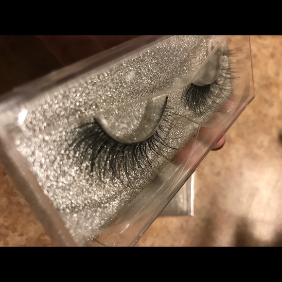 Real Mink Lashes - Picture 2 of 4